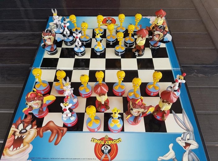 WARNER BROS. LOONEY TUNES 3D. - Chess set - U.S.A. - Résine