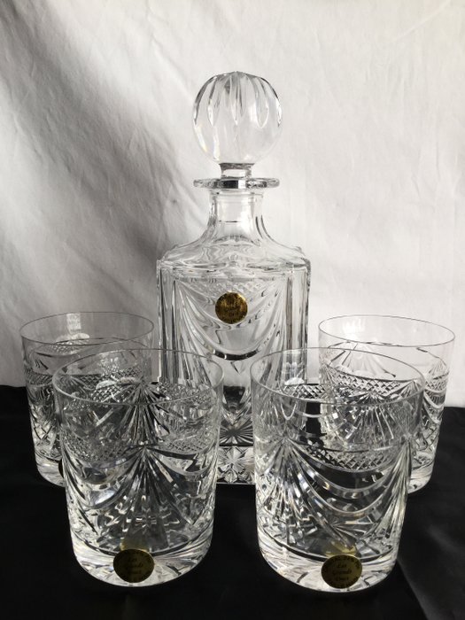 “Les Grands Ducs” Cristallerie de Lorraine - Exklusiver Kristall-Whisky-Service, Karaffe mit vier Gläsern - Handwerker geblasen und klarer Kristall mit wunderschön drapiertem Motiv geschnitten