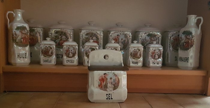 Victoria - Czechoslovakia - juego de tarros de especias viejos más dos botellas y una caja de sal - Porcelana