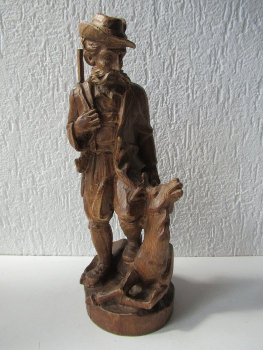Talla de madera estatua de un cazador con ciervos (1) - Madera