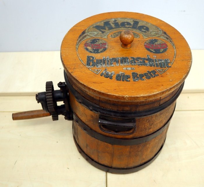 Mantequera "Máquina de mantequilla" Miele - Hierro (fundido), madera de roble - Principios del siglo XX