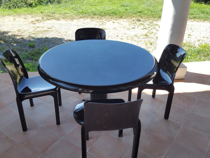 Vico Magistretti - Artemide - Καρέκλα, Ταμπλ (5) - Tavolo tessera; 4 sedie Selene