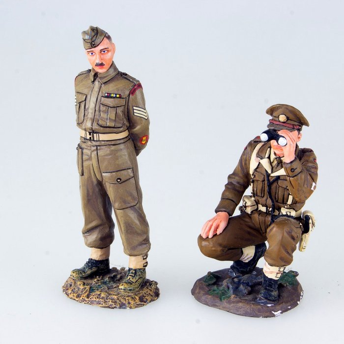 Sitting Sergeant & 2 Riflemen Country WS053 King and & Retired 