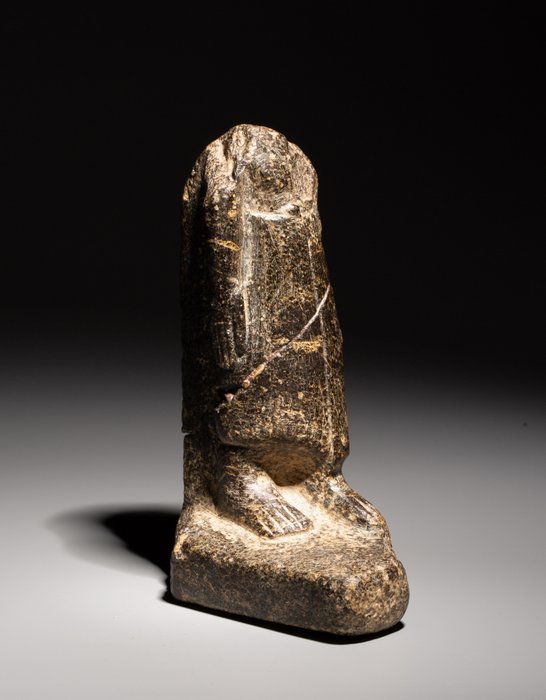 Oud-Egyptisch Steen Uniek mannelijk officieel adellijk beeldhouwwerk uit het Middenrijk. 10,8cm H.