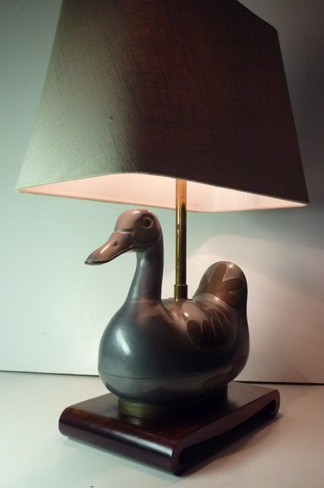 Lampe de table avec canard. - Étain