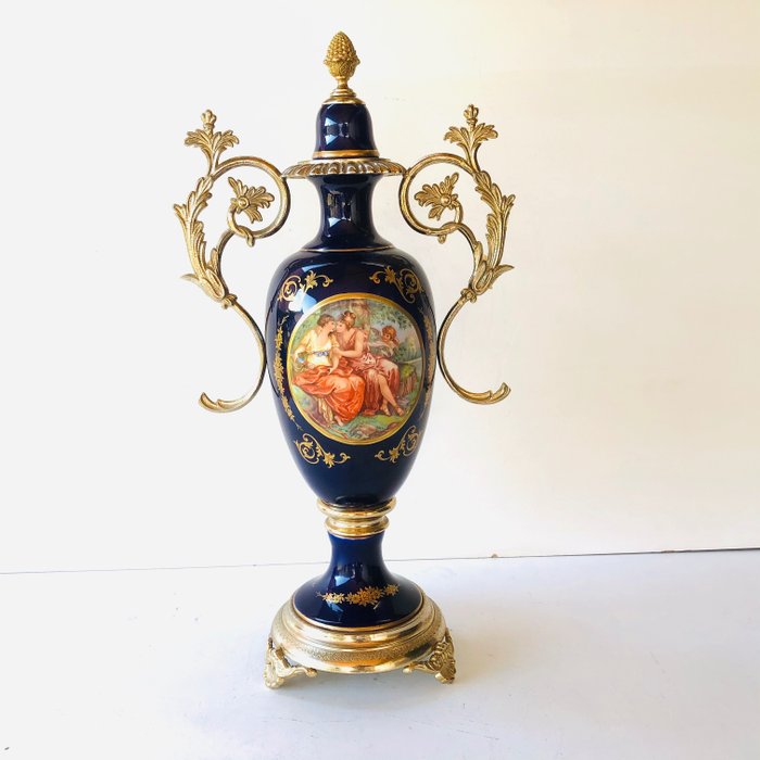 Lumedart - Limoge cobalt blue vase in Sevres style - Porcelain