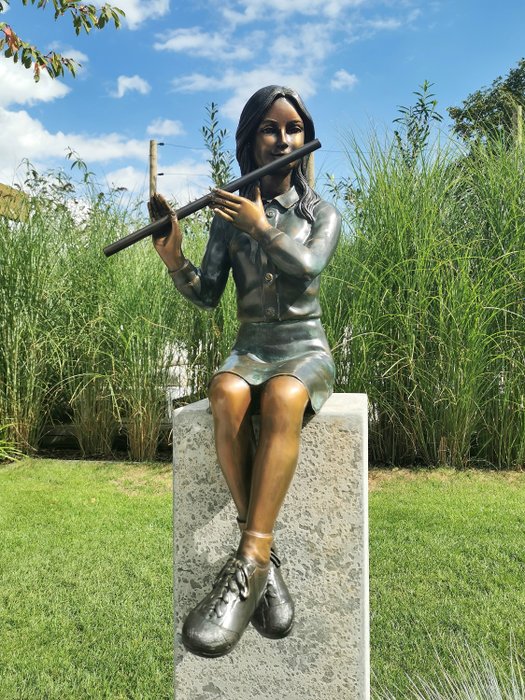 Preview of the first image of Sculpture, Young lady playing flute - Patinated bronze - recent.