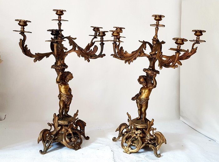 Candelabri a cinque candele con putti - Stile Rococò - Bronzo (dorato) - Fine XIX secolo