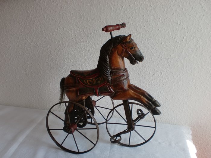 Caballo antiguo - caballo balancín sobre ruedas (1) - Hierro forjado y madera