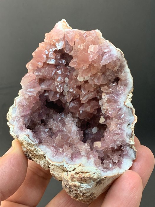 UNIQUE >> géode de quartz rose - 9×8×4 cm - 300 g