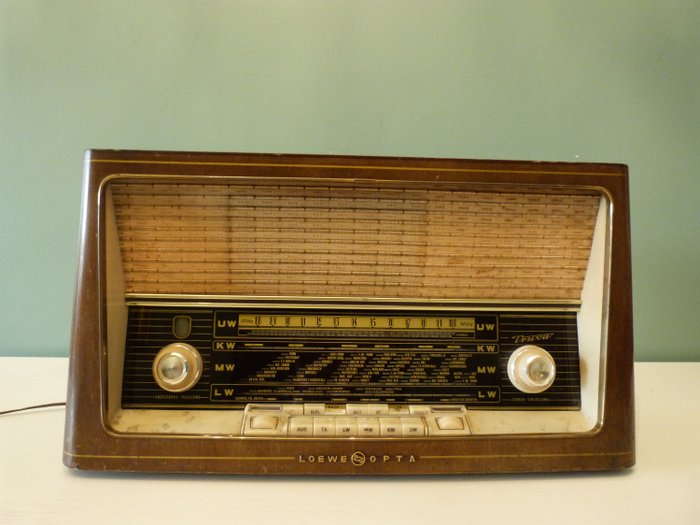 Loewe - Opta - Rádio a válvulas