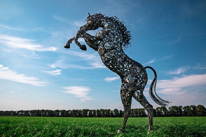 Duży posąg wychowywanego konia - Stal - ostatnio