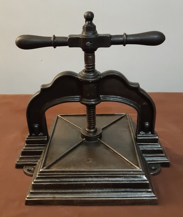 Copying press, known as the Notary Press - Iron (cast/wrought)
