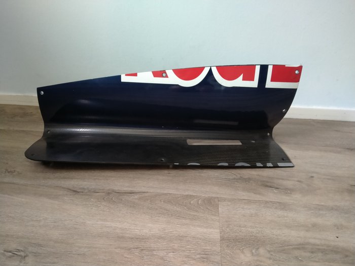 Red Bull - Formula Uno - Pezzi originali di auto/carrozzeria ottenuti da luoghi d’incidente