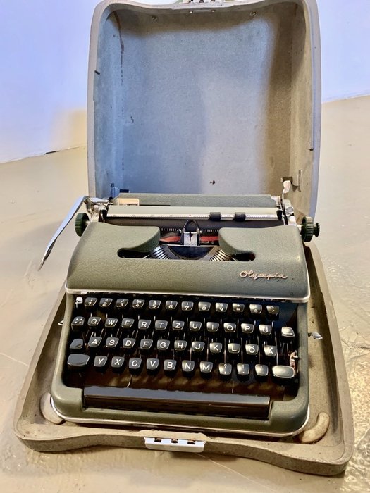 Olympia Werke AG Wilhelmshaven - Olympia SM3 - macchina da scrivere con custodia, 1950s - Acciaio