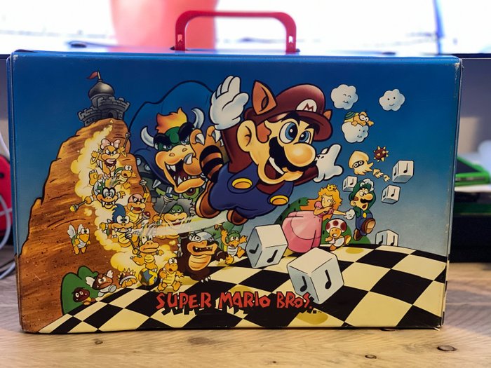 Nintendo - Super Mario Bros. Carry Case / Suitcase