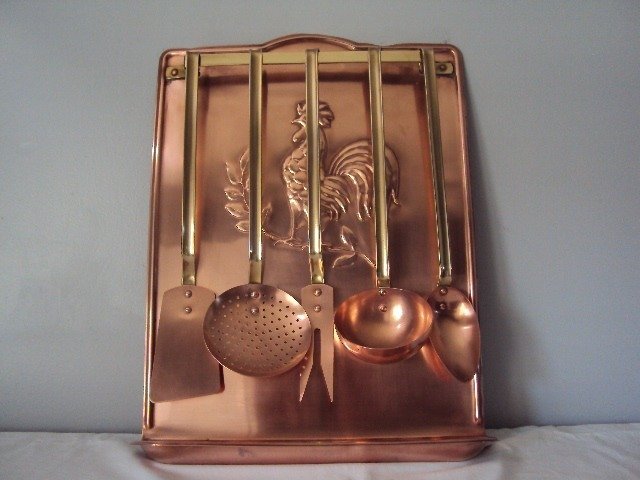古色古香的铜厨房用具门汇集法国 - 铜, 黄铜, 黄铜色