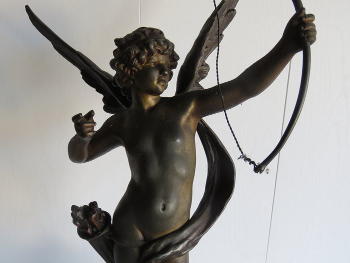 Auguste Moreau (1834-1917) - Escultura, Eros - Salón de bellas artes - 53 cm - Zinc técnico - alrededor de 1900