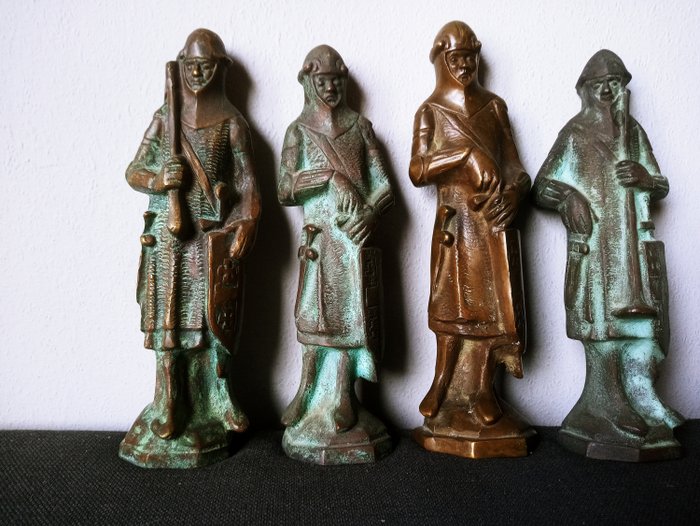 根特的聖巴沃大教堂的雕像塔衛兵 (4) - 中世紀風格 - 青銅色 - 20世紀