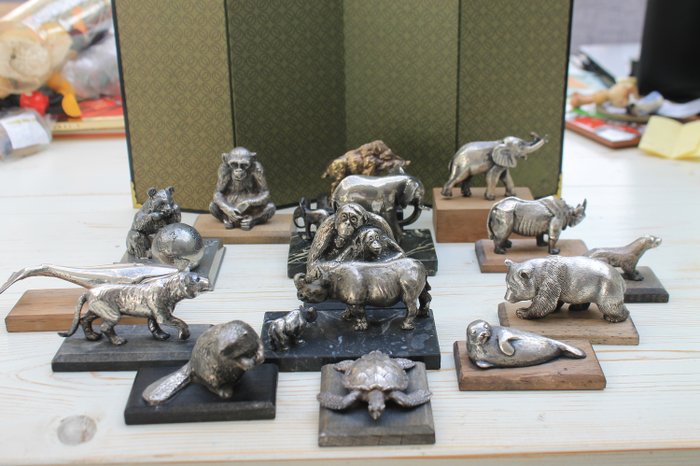 WNF Wereld Natuur Fonds - 系列/ 15枚鍍銀動物雕像WWF超級漂亮，與3個年輕的母親一起 (15) - 錫，鍍銀，大理石（Mar），木材