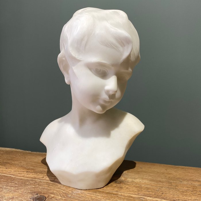 Dante Zoi (XIX-XX) - Skulptur, Bust af barn - Alabaster - Begyndelsen af det 20. århundrede