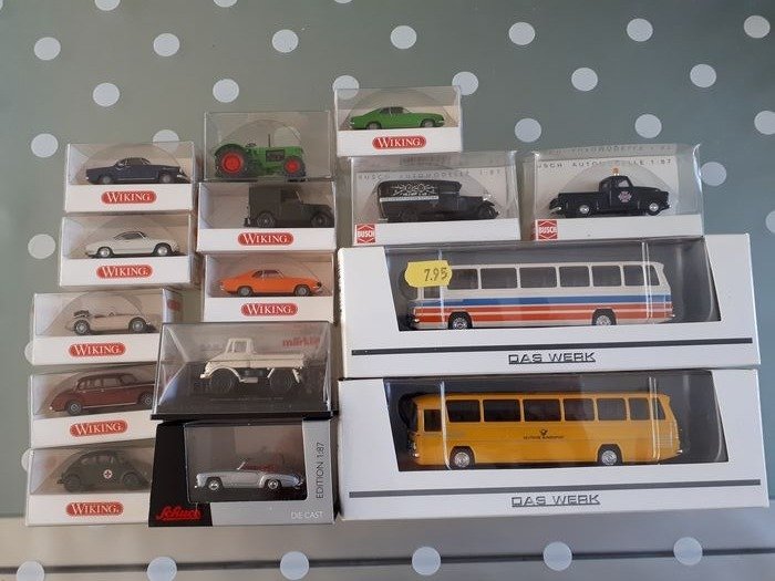 Diferentes Wiking autobuses h0/1:87 