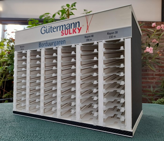 Présentoir officiel de vente de fil de mercerie Gütermann - Bois, Plastique