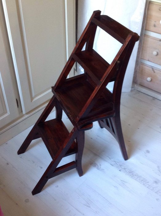 可折疊成椅子/圖書館椅子的圖書館梯子 - 木