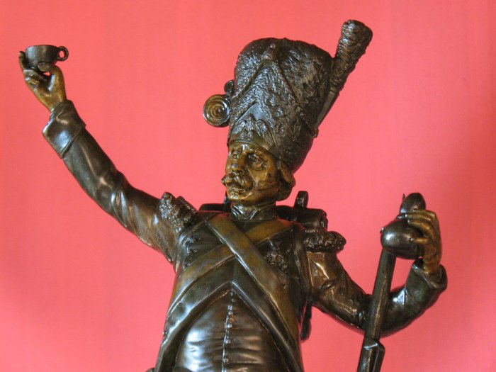 H. Tremo - Escultura, figura militar - 44 cm (1) - regular en color bronce - Finales del siglo XIX