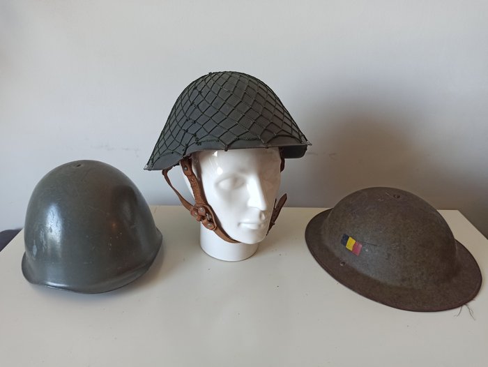 Ostdeutschland (DDR), Belgien, Polen - NVA, M56 / 76, belgischer M1949 & polnischer Wz67 / 75 Helm - 1952