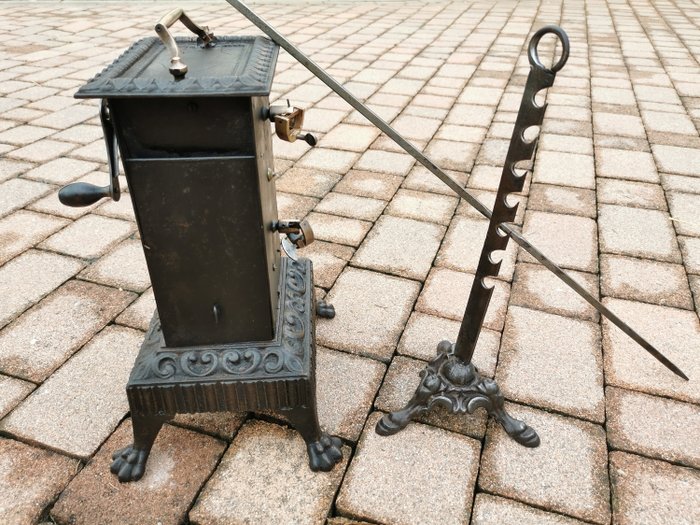 Rôtissoire mécanique / tournebroche. - Fonte, fer et bronze - Début du XXe siècle