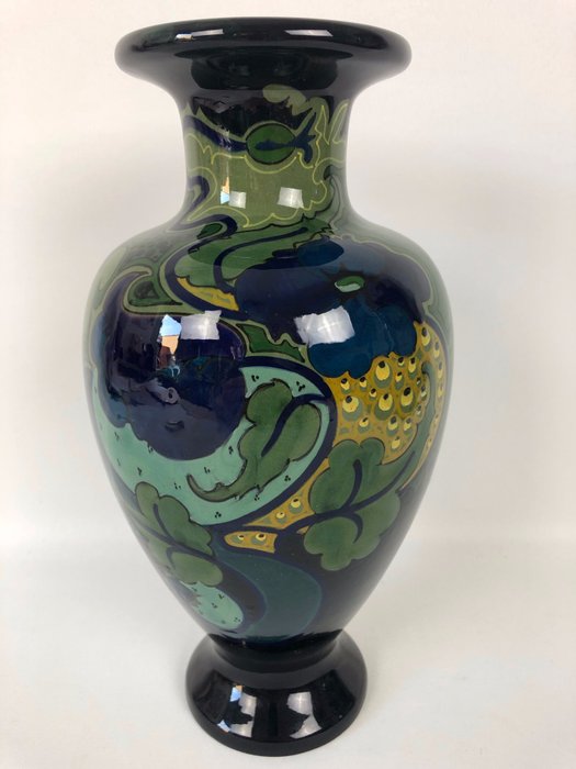 Plateelbakkerij Zuid Holland - Gouda - Vase i jugendstil fra plate - høyde 31 cm