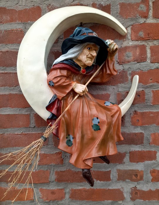 Halloween - Vrăjitoare în lună - Rășină/Poliester, Polyresin