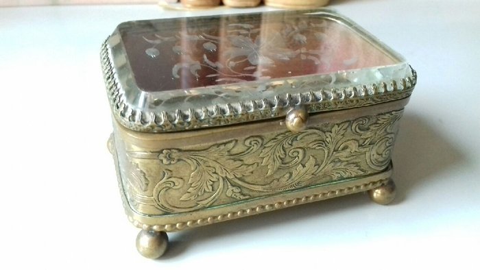 Brass and engraved crystal jewelry box - brass and crystal - Catawiki