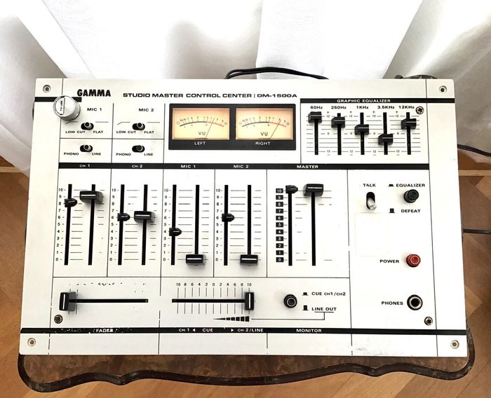 Gamma (Numark) - DM-1500A - Centro de controle / mixador Studio Master - Japão - 1977