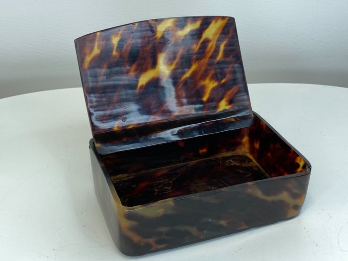 Large tortoise shell box with hinged lid - Certificate included - Tortoiseshell - Circa 1870