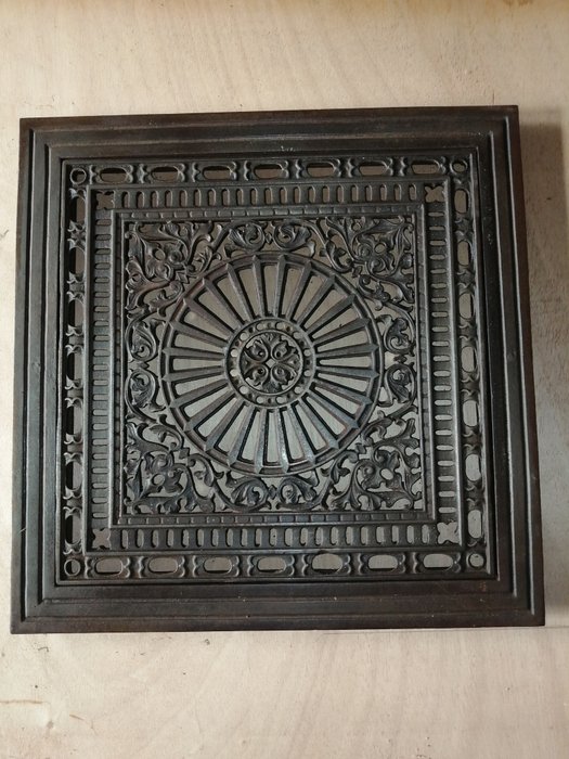 ventilation grille - Iron (cast/wrought), Steel - circa 1900
