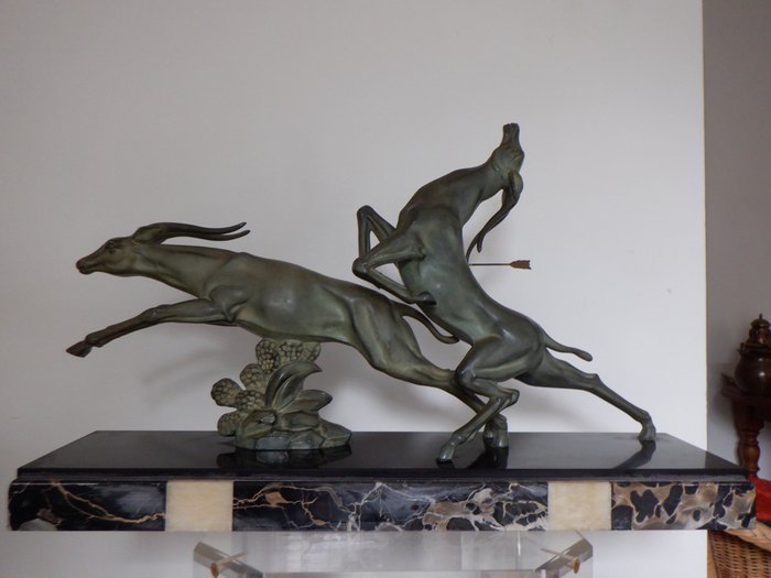 Jacques Limousin (XX ème siècle) - Skulptur, Antilopjakt (1) - Art Déco - Råzink