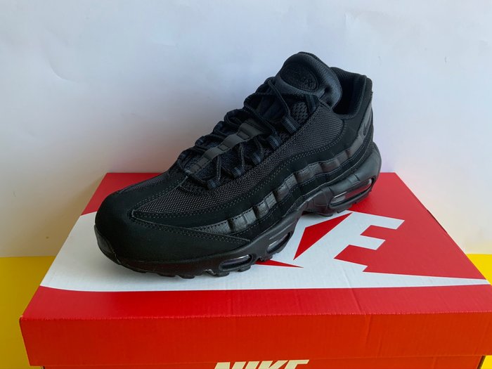 Nike - Nike Air Max 95 Triple Black Sneakers - Size: EU 44 - Catawiki ثوم ذكر للبيع
