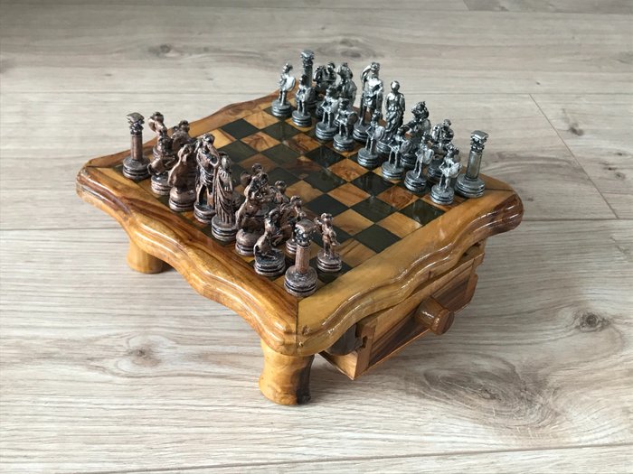 Wunderschönes Schachspiel aus Olivenholz - Schachbrett - Metallteile (1) - Holz - Olive