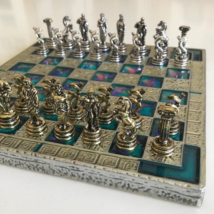 Vintage Græsk skakksæt fra Athen - Græske figurer skak sæt - Atlantis skak sæt - Messing, Nikkel og emalje