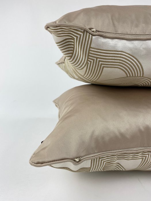 Hermes - Cushion, Two new cushions made with Hermes fabric - Catawiki
