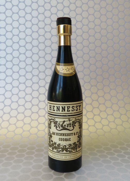 Hennessy - Speciale accendisigari, carillon, distributore di sigarette