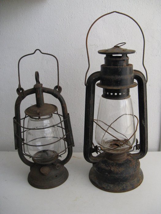 Frowo - 2 lanternas de tempestade antigas Frowo por volta de 1944 e 1950 - metal e vidro