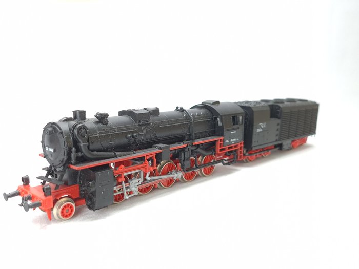 Piko H0 - 521920 - Steam locomotive with tender - BR 52 with condensation tender - DR (DDR)