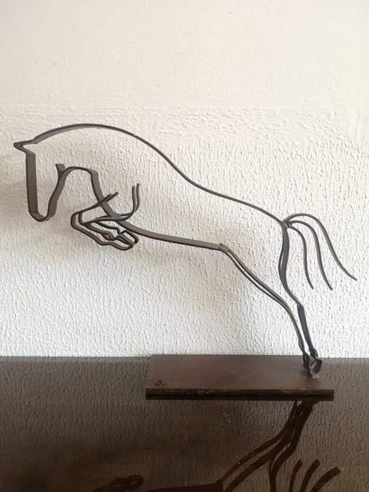 Toni Mari - Schmiedeeiserne Skulptur - Springpferd - Signiert - Abstrakt - Eisen (Gusseisen/ Schmiedeeisen)