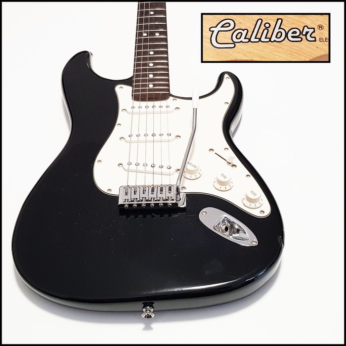Caliber - Black Stratocaster - Elektrisk gitar
