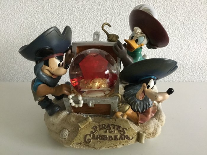 Disneyland Paris - Sneeuwbol - Mickey and friends - " Pirates of the Caribbean”