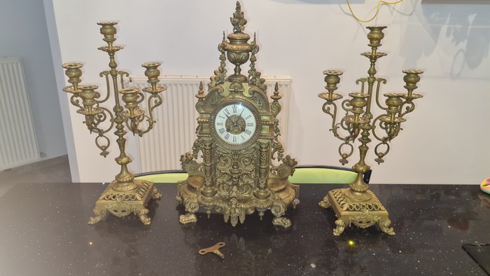 Zegar wahadłowy z brązu ze świecznikiem - Pozłacany brąz - Late 19th century