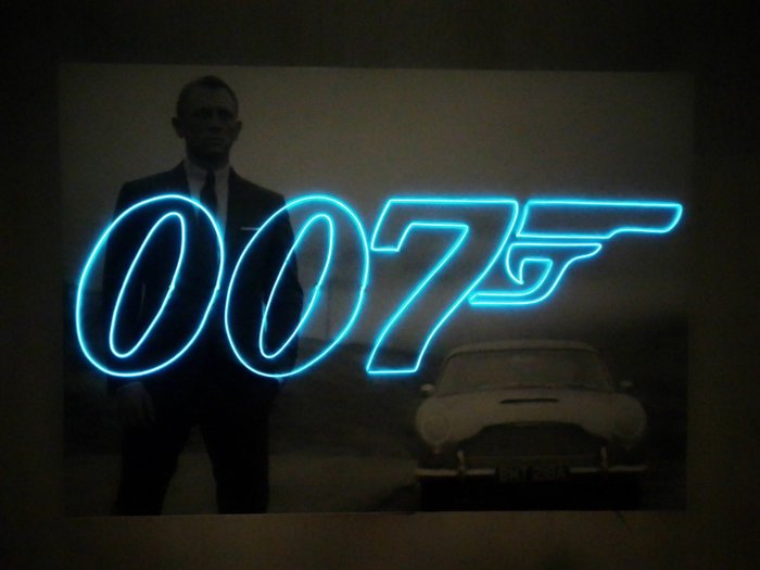 James Bond 007: Skyfall - Daniel Craig - Poster, Blue Neon 007 Logo -  display 60 x 40
